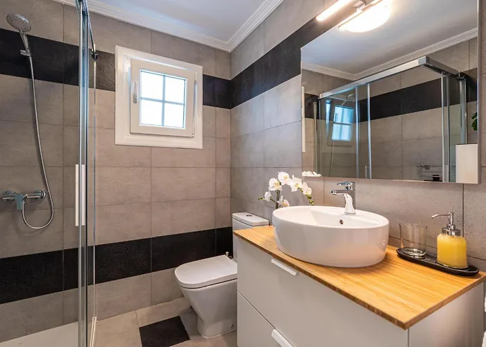 Hidalgos Hideaway - La Caleta * Адехе