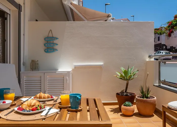 Hidalgos Hideaway - La Caleta Апартаменты *